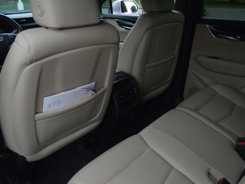 Used 2018 Cadillac XT5 FWD image 28