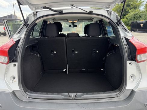 Used 2020 Nissan Kicks S FWD image 17