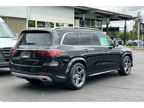 Used 2024 Mercedes-Benz GLS 450 4MATIC image 3