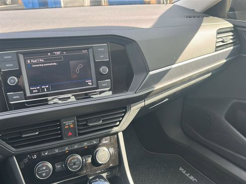 Certified 2023 Volkswagen Jetta SE w/ Panoramic Sunroof Package image 14