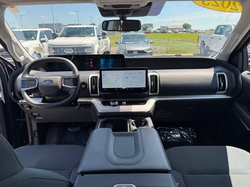 Used 2025 Ford Expedition Active AWD/4WD image 11