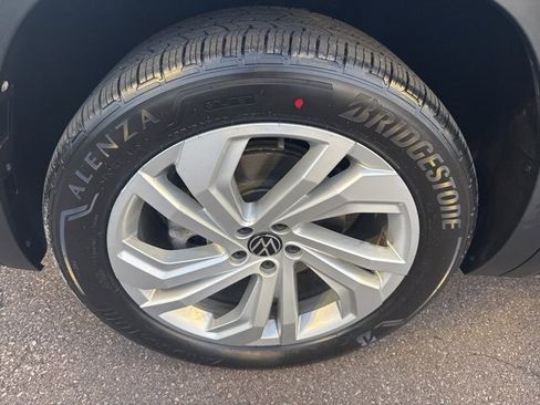 Used 2021 Volkswagen Atlas Cross Sport SEL image 36