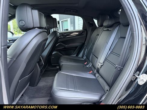 Used 2021 Porsche Cayenne Coupe image 40
