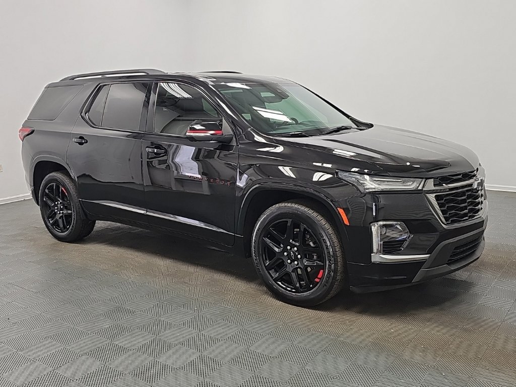 Used 2023 Chevrolet Traverse Premier FWD image 3