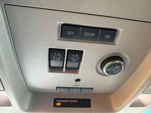 Used 2019 Chevrolet Suburban Premier RWD image 13