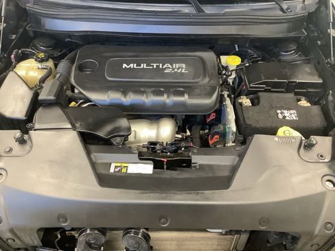 Used 2018 Jeep Cherokee Latitude Plus w/ Cold Weather Group AWD/4WD image 13