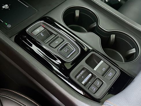 Used 2024 Honda Pilot TrailSport image 16