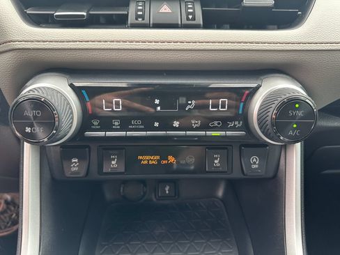Used 2022 Toyota RAV4 XLE Premium AWD/4WD image 18
