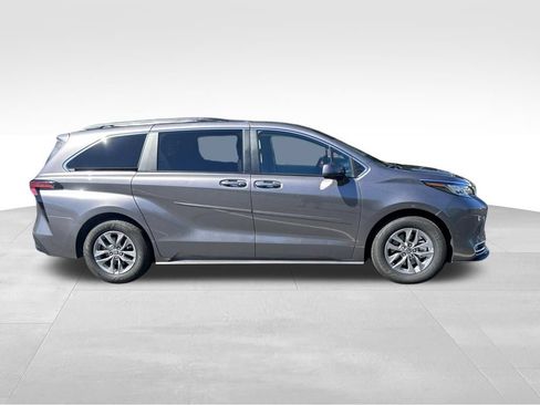 Certified 2022 Toyota Sienna XLE w/ XLE Plus Package FWD image 6