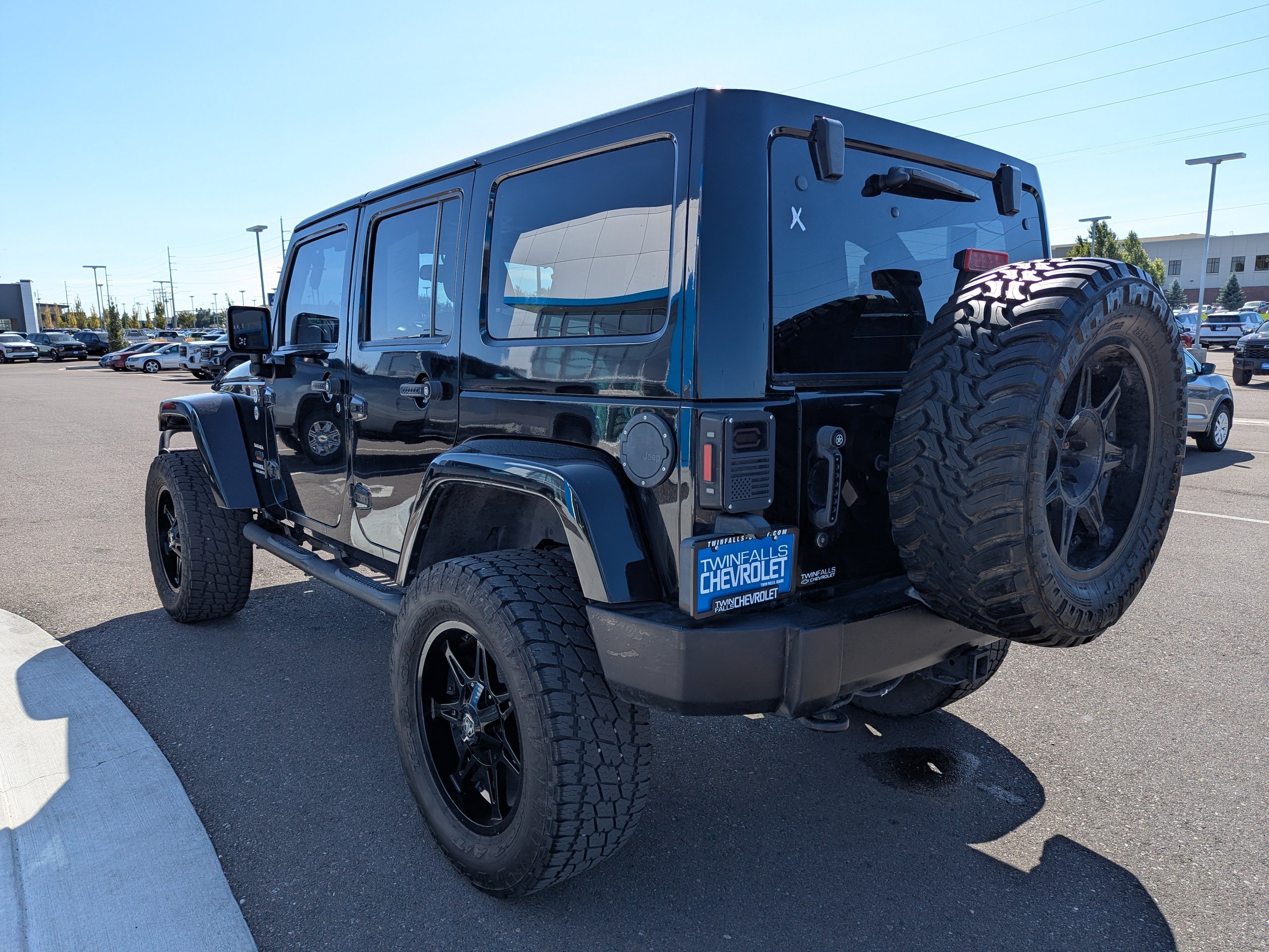 Used 2013 Jeep Wrangler Unlimited Sahara w/ Connectivity Group AWD/4WD image 28