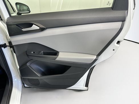 Used 2022 Volkswagen Taos SE image 29