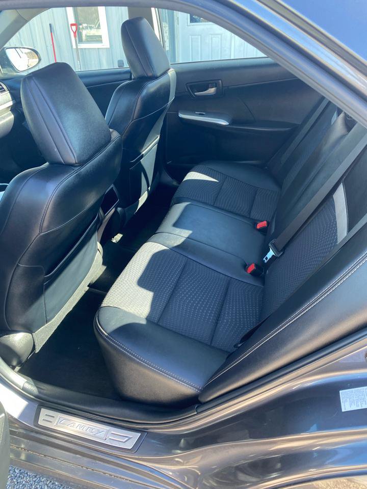 Used 2014 Toyota Camry SE w/ Moonroof Package FWD image 7