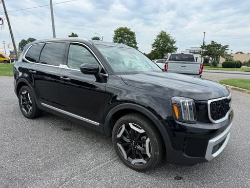Used 2024 Kia Telluride EX w/ EX Captain's Chair Package FWD image 4
