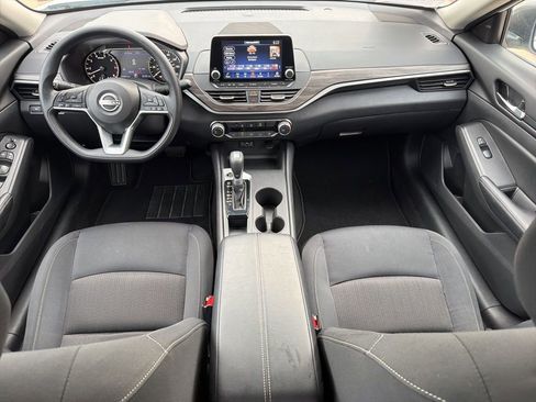 Used 2025 Nissan Altima 2.5 SV FWD image 18