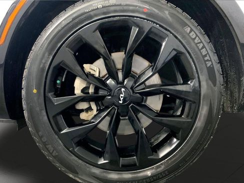 Certified 2023 Kia Sorento SX image 9