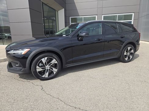 Certified 2024 Volvo V60 B5 Cross Country Plus image 1