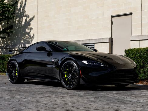 Used 2023 Aston Martin V8 Vantage Coupe image 20