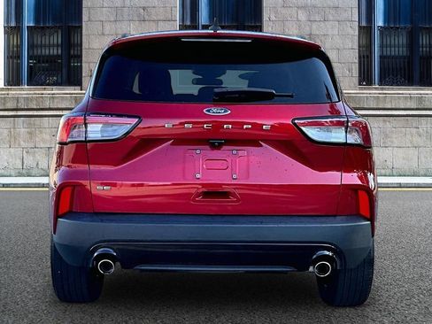 Used 2022 Ford Escape SE w/ SE Sport Appearance Package FWD image 4
