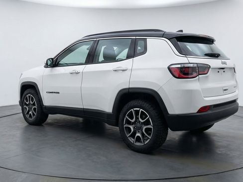 Used 2025 Jeep Compass Trailhawk AWD/4WD image 6