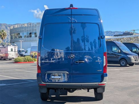 New 2025 Mercedes-Benz Sprinter 2500 image 3