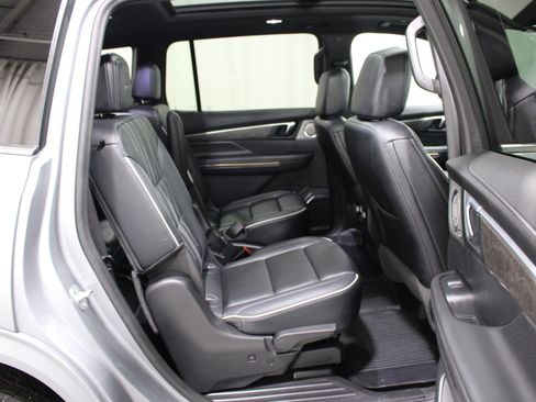 Used 2025 Buick Enclave Avenir AWD/4WD image 26