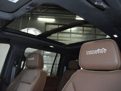 Used 2024 Chevrolet Suburban High Country image 48