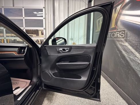 Used 2023 Volvo XC60 B5 Plus AWD/4WD image 28
