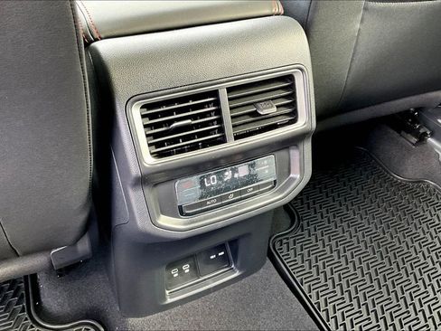 New 2026 Volkswagen Atlas Peak Edition AWD/4WD image 18