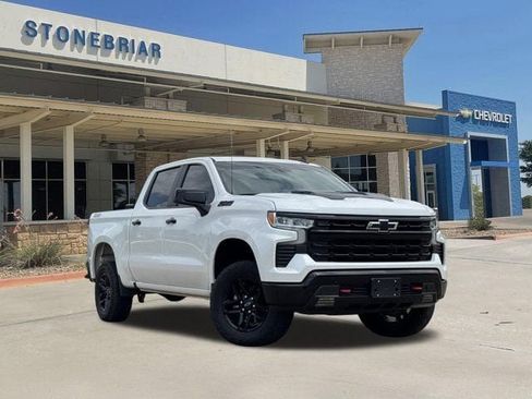 Used 2023 Chevrolet Silverado 1500 LT Trail Boss w/ Convenience Package II AWD/4WD image 2