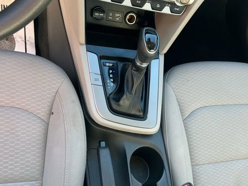 Used 2020 Hyundai Elantra SE image 25