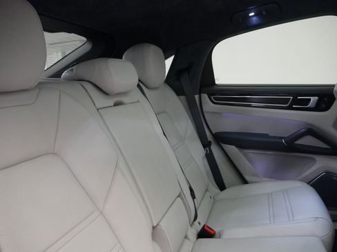 Certified 2023 Porsche Cayenne GTS AWD/4WD image 37