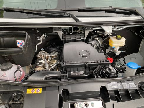 Used 2025 Mercedes-Benz Sprinter 2500 image 24