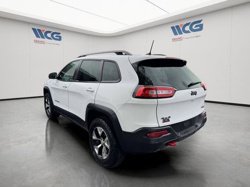 Used 2018 Jeep Cherokee Trailhawk AWD/4WD image 6