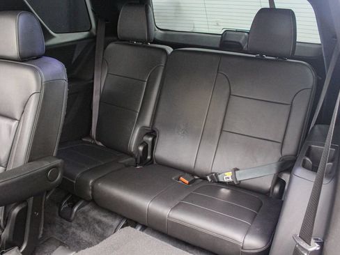 Used 2022 Chevrolet Traverse LT w/ LT Premium Package AWD/4WD image 23