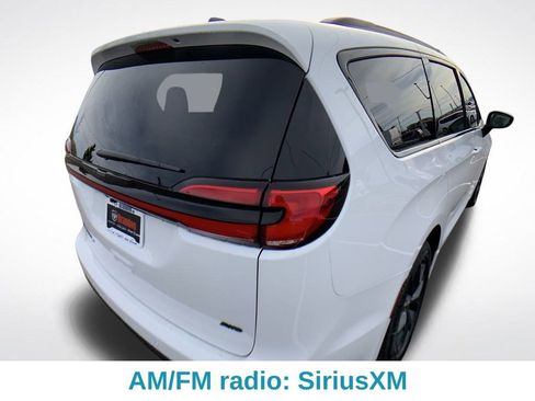 New 2026 Chrysler Pacifica Select image 6