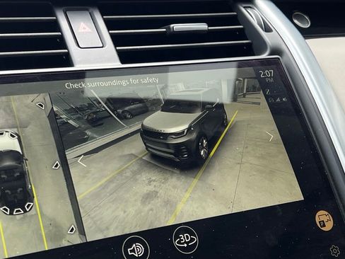 Used 2024 Land Rover Discovery S image 26