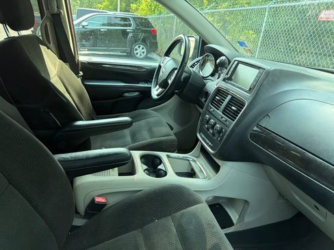 Used 2015 Dodge Grand Caravan SXT w/ UConnect Hands-Free Group FWD image 5