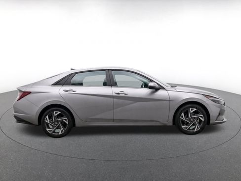 Used 2025 Hyundai Elantra Limited FWD image 10