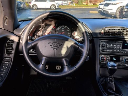 Used 2004 Chevrolet Corvette Z06 w/ Z06 Preferred Equipment Group image 8