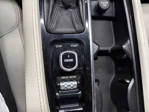 Used 2017 Volvo XC90 T6 Momentum w/ Vision Package AWD/4WD image 24