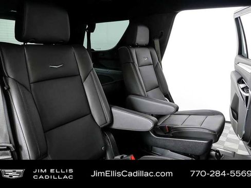 Used 2025 Cadillac Escalade Luxury image 23