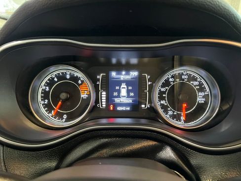 Used 2019 Jeep Cherokee Latitude Plus w/ Cold Weather Group AWD/4WD image 15