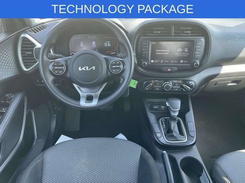 Used 2023 Kia Soul LX w/ LX Technology Package FWD image 11