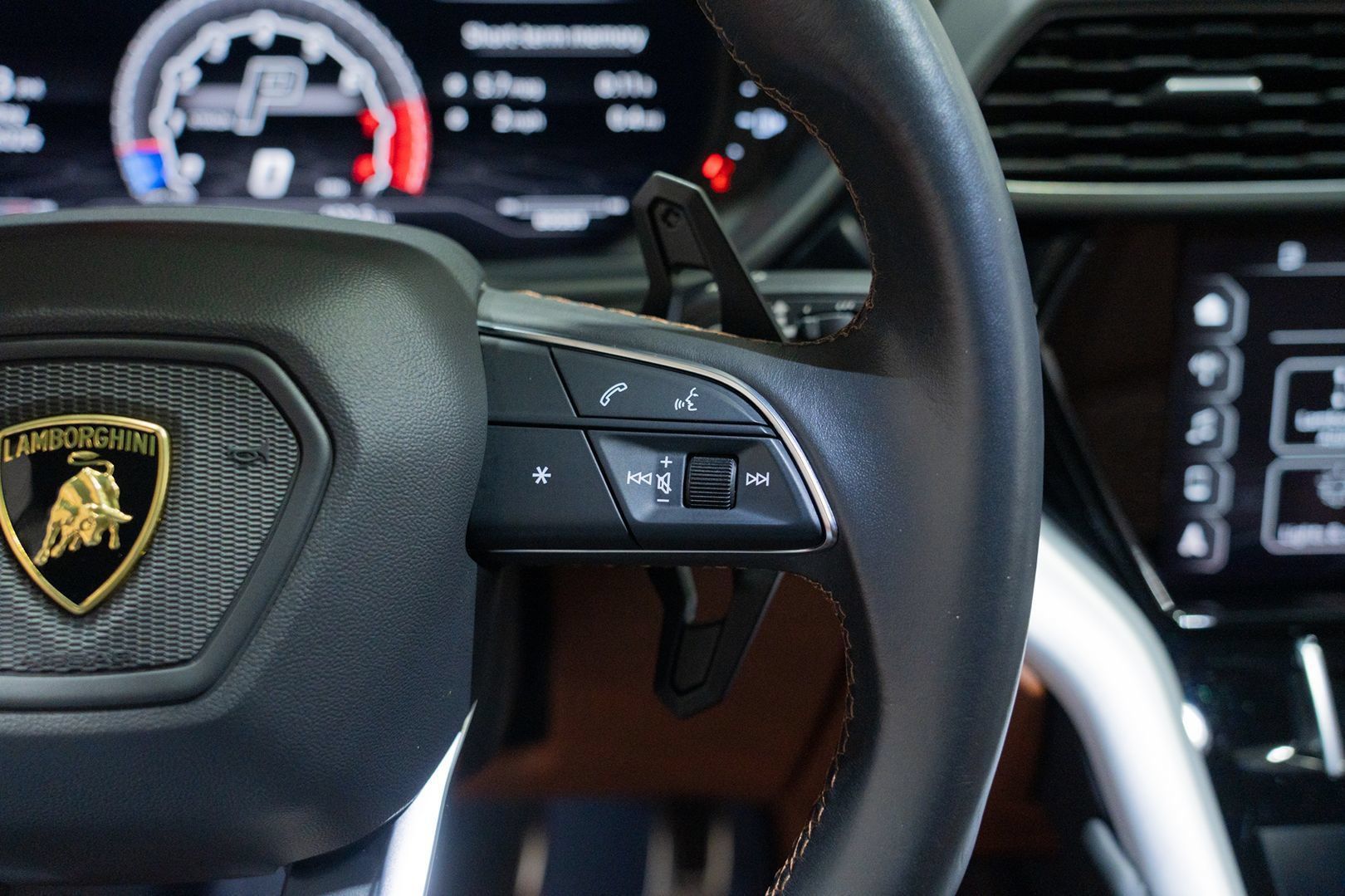 Used 2021 Lamborghini Urus AWD/4WD image 61