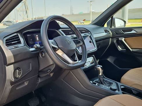 Used 2022 Volkswagen Tiguan SE w/ Panoramic Sunroof Package AWD/4WD image 10