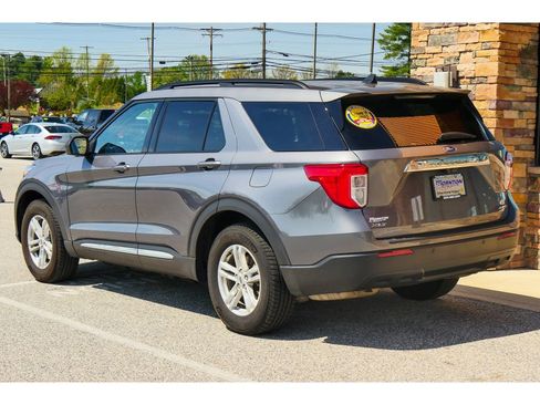 Used 2021 Ford Explorer XLT image 5