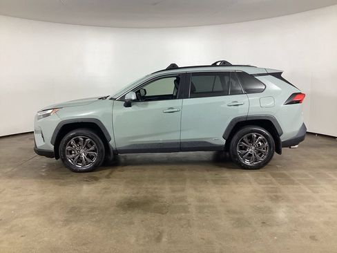 Used 2022 Toyota RAV4 XLE Premium AWD/4WD image 8