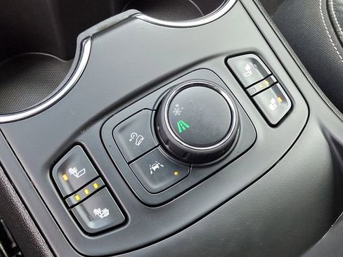 Certified 2024 GMC Terrain SLT FWD image 23