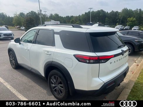 Used 2022 Nissan Pathfinder SV w/ SV Premium Package AWD/4WD image 3