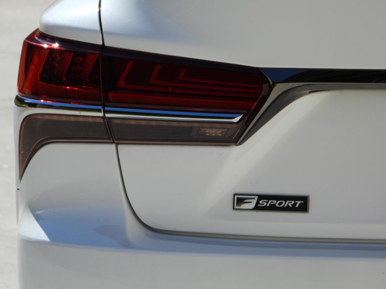 Used 2020 Lexus LS 500 F Sport w/ Cold Weather Package (CK) RWD image 18